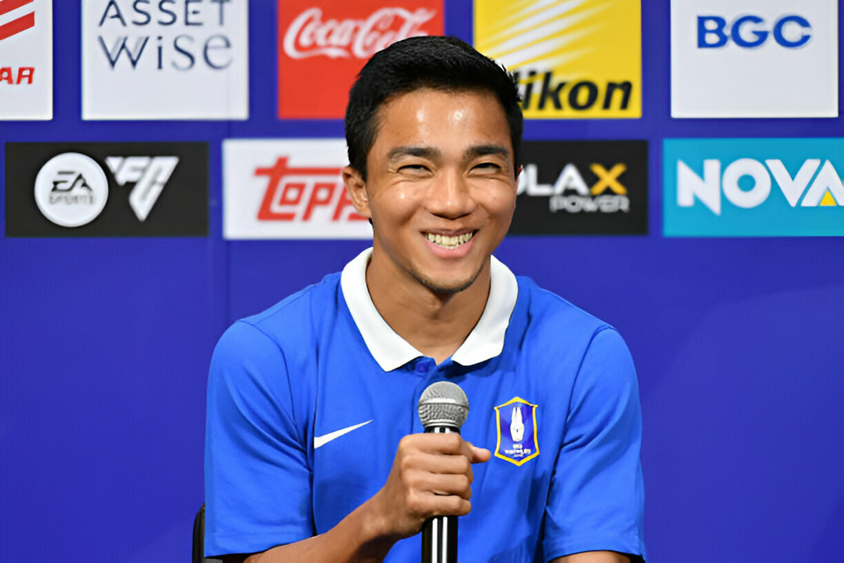 Chanathip trở lại tuyển Thái Lan giữa khủng hoảng. Chanathip trở lại tuyển Thái Lan giữa khủng hoảng.