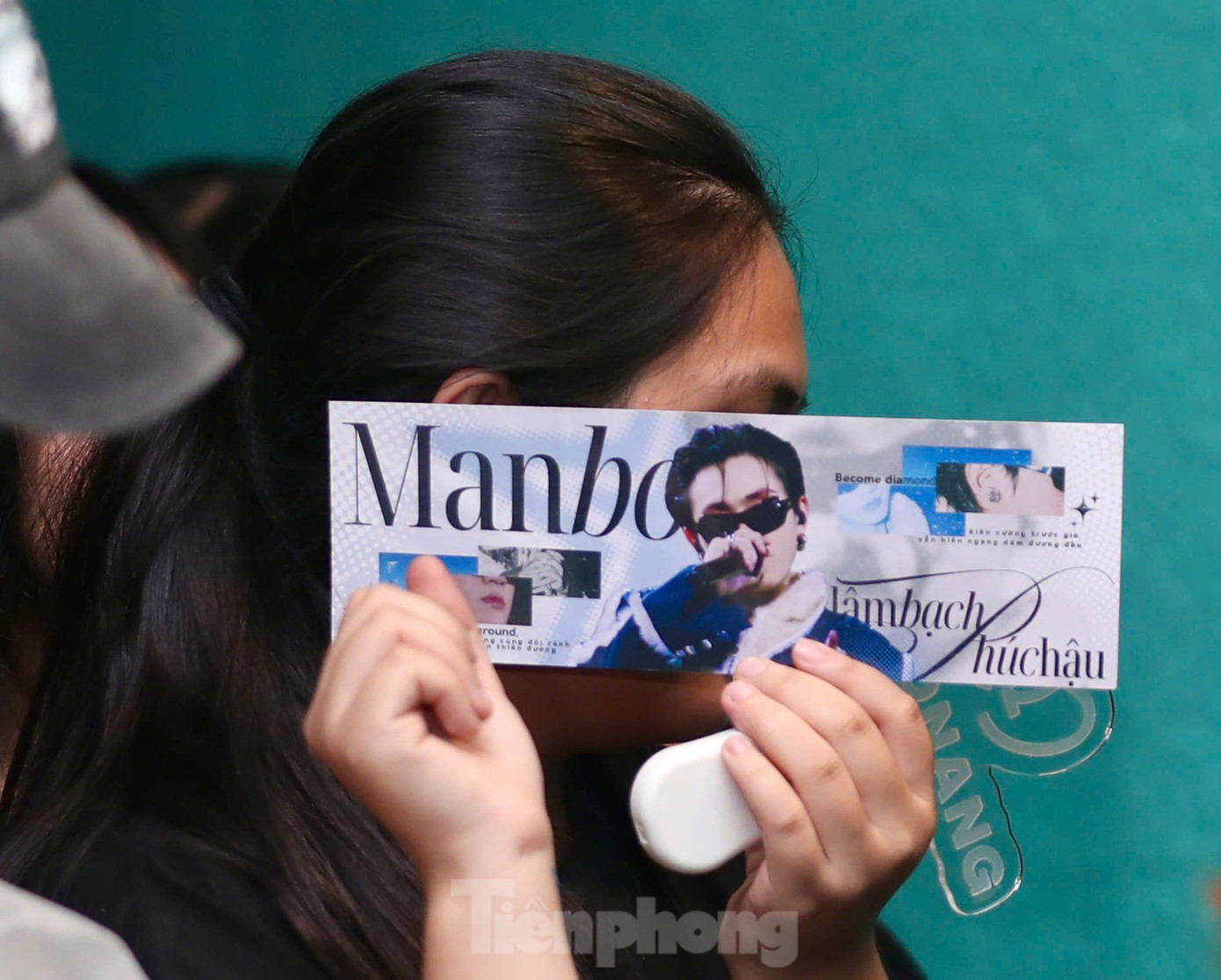 Đêm 14/12, đêm công bố trao giải Rap Việt mùa 4 được truyền hình trực tiếp tại TP.HCM. Chỉ có số lượng ít khán giả góp mặt trực tiếp tại trường quay, chứng kiến khoảnh khắc đăng quang Rap Việt mùa 4.