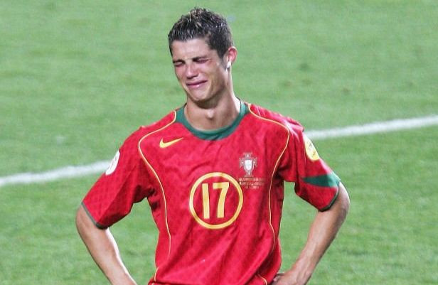 Giọt nước mắt cay đắng của Ronaldo. Giọt nước mắt cay đắng của Ronaldo.