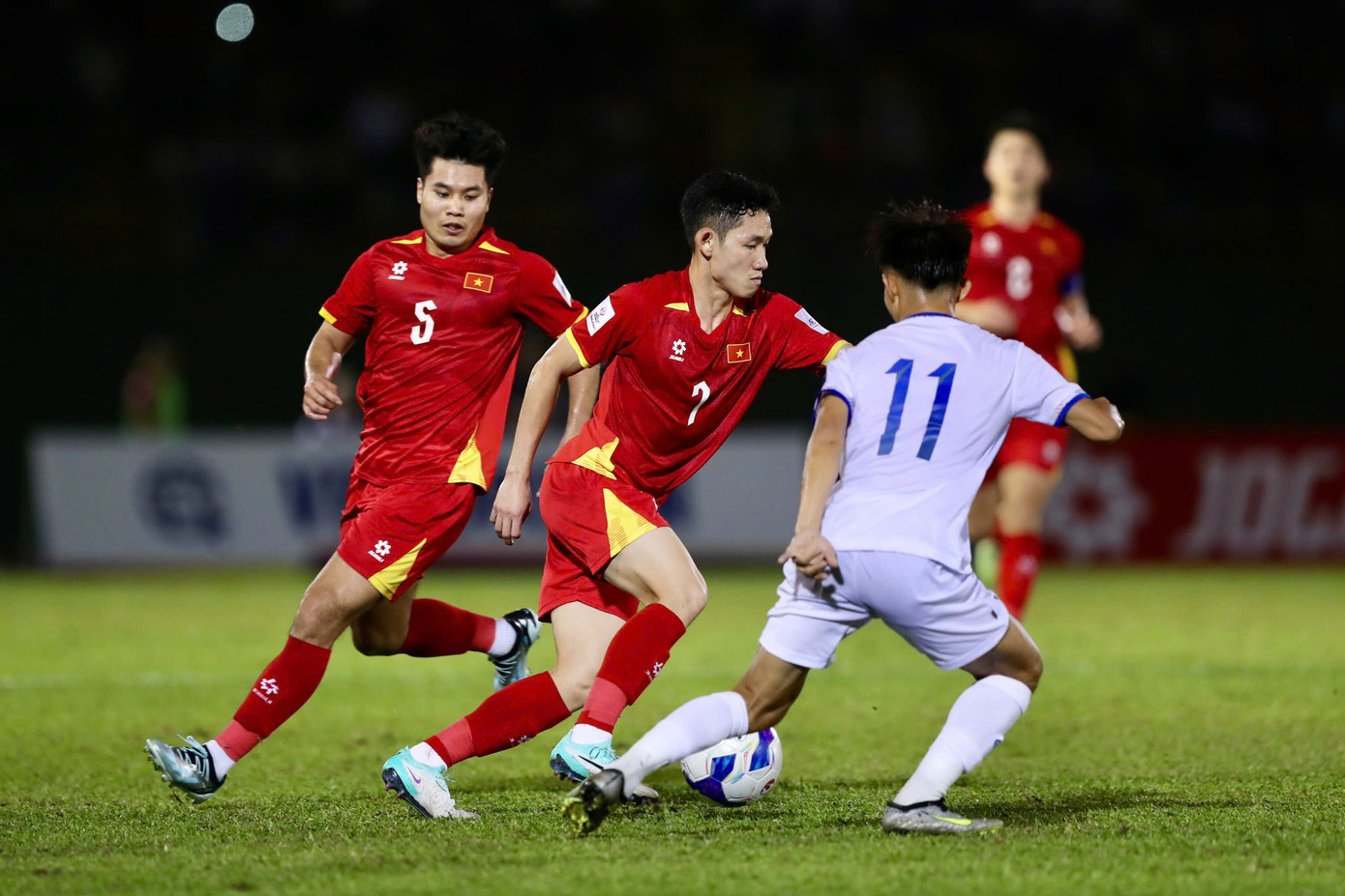 Đội tuyển Việt Nam đại phá Lào ảnh 29