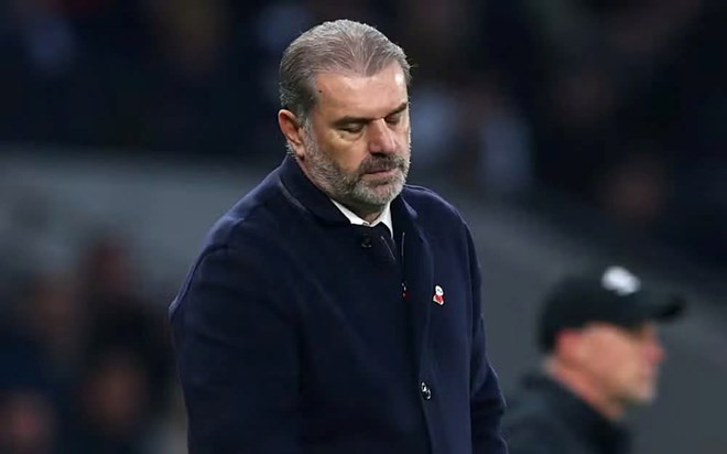 Postecoglou sinh tồn từng trận ở Tottenham. Postecoglou sinh tồn từng trận ở Tottenham.
