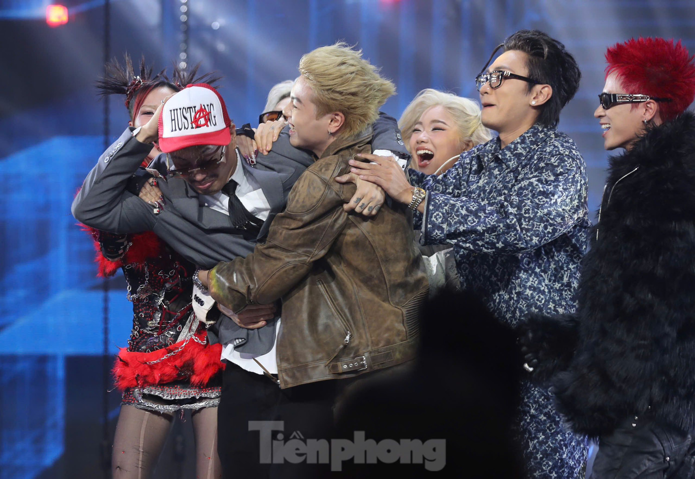 Robber là người sau cùng được xướng tên cho ngôi quán quân Rap Việt. Thủ lĩnh tổ đội Hustlang liên tục ôm đầu, thể hiện cảm xúc không tin đây là sự thật. Khi kết quả cuối cùng được công bố, các thí sinh khác, kể cả Gill đều thể hiện sự phấn khích để ủng hộ Robber.