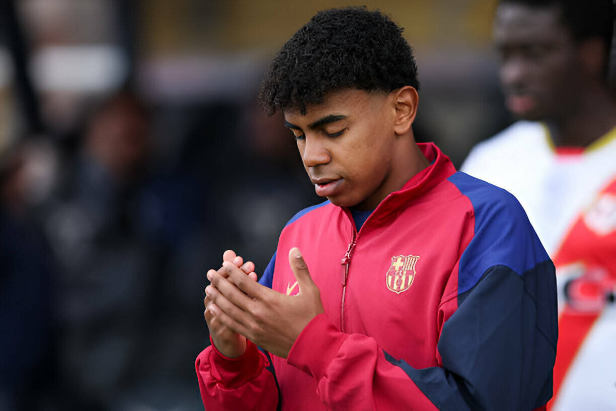 Yamal là niềm tự hào mới của lò La Masia. Mùa 2023/24, tiền vệ 16 tuổi ra sân đến 50 trận cho Barca, ghi 7 bàn và có 10 kiến tạo. Cầu thủ trẻ nhất từng ra sân và ghi bàn cho tuyển Tây Ban Nha là nhân tố chính của hàng công &quot;La Roja&quot; ở EURO 2024.