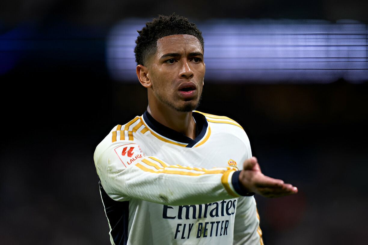 Bellingham vẫn được cộp mác là cầu thủ tuổi teen (dưới 20 tuổi), song tiền vệ này đã bước lên vị thế ngôi sao hàng đầu làng túc cầu. Ngay mùa đầu tiên khoác Real, Bellingham giành cú đúp danh hiệu La Liga và Champions League. Nếu tỏa sáng cùng tuyển Anh tại EURO 2024, Bellingham có cơ hội lớn để cạnh tranh giải Quả bóng Vàng.