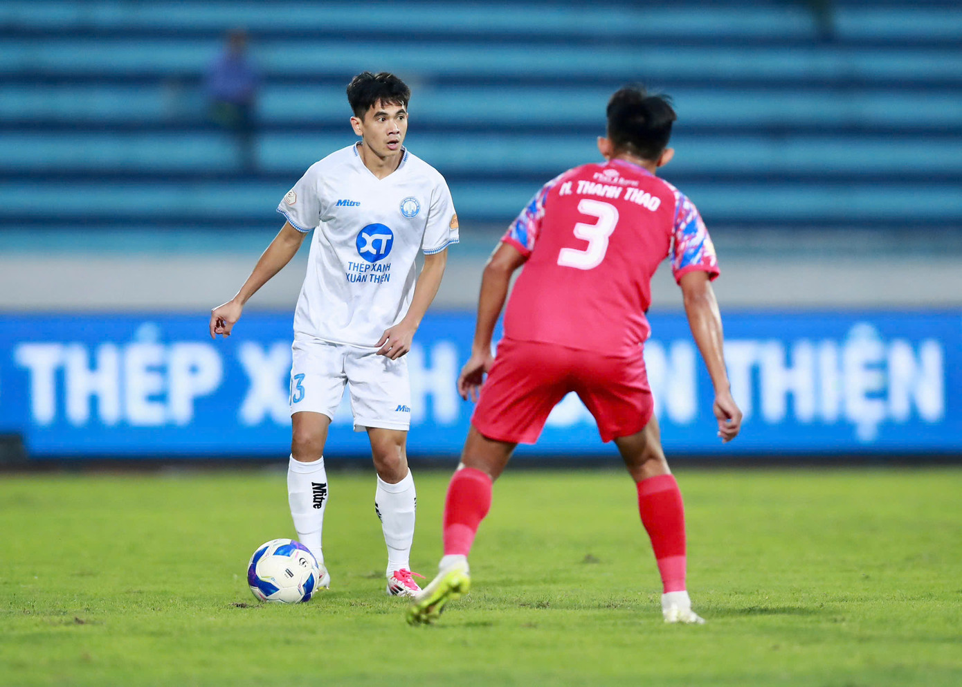 Tp Hồ Chí Minh chia điểm Nam Định trong trận cầu 2 thẻ đỏ ảnh 13 Tp Hồ Chí Minh chia điểm Nam Định trong trận cầu 2 thẻ đỏ ảnh 13