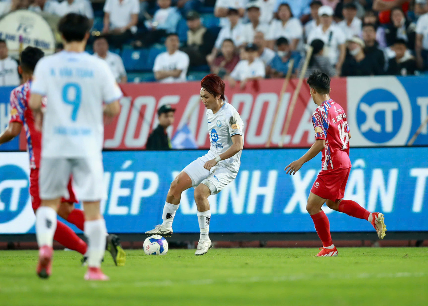 Tp Hồ Chí Minh chia điểm Nam Định trong trận cầu 2 thẻ đỏ ảnh 14 Tp Hồ Chí Minh chia điểm Nam Định trong trận cầu 2 thẻ đỏ ảnh 14