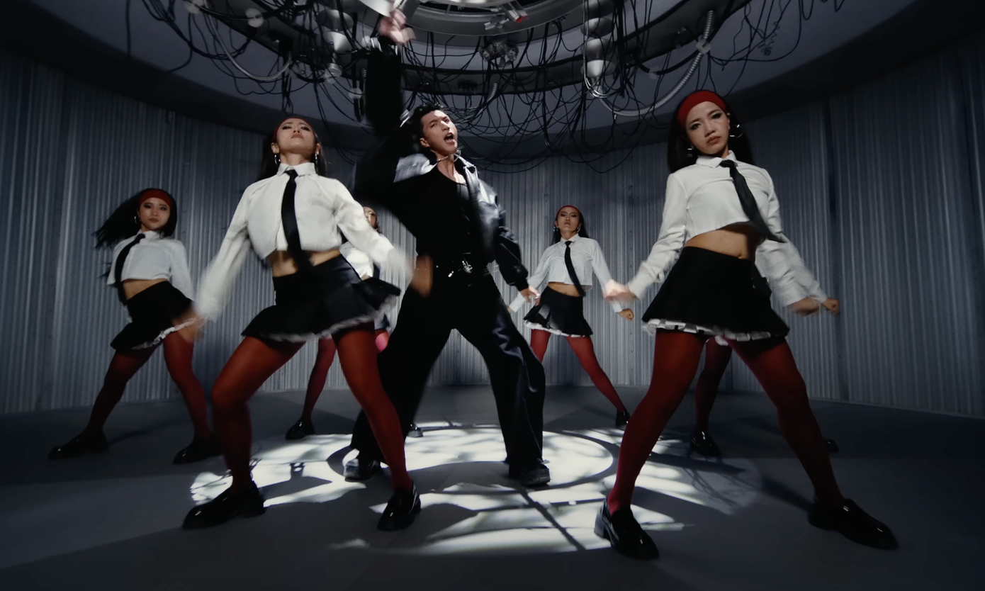 Hieuthuhai có sản phẩm thứ 2 liên tiếp dẫn đầu trending.