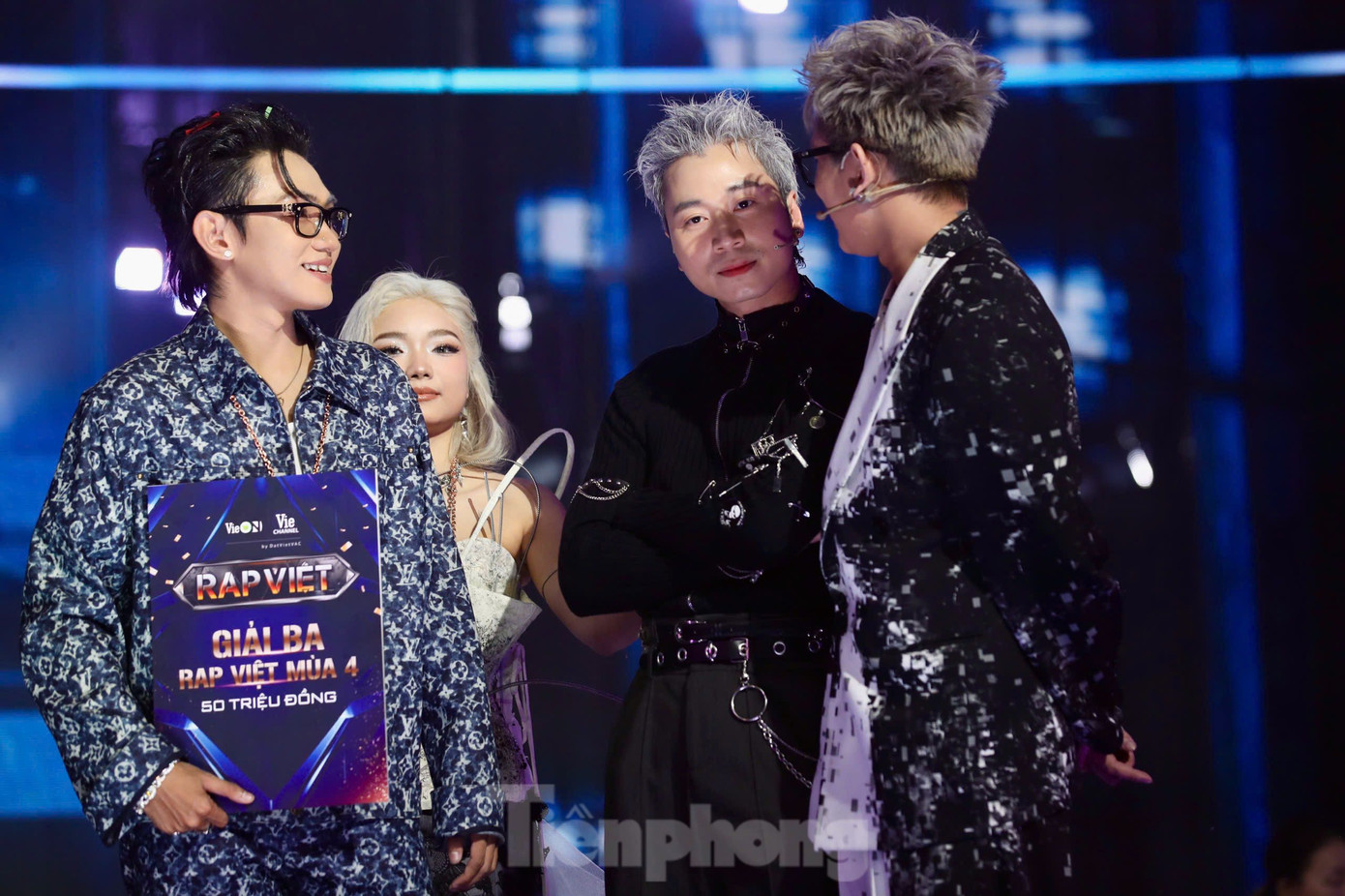 Karik lặng về một góc sau buổi công bố kết quả Rap Việt mùa. Tại chung kết, Karik có 2 thí sinh là Manbo và Danmy. Manbo đạt kết quả cao nhất khi về thứ 3. Karik lặng về một góc sau buổi công bố kết quả Rap Việt mùa. Tại chung kết, Karik có 2 thí sinh là Manbo và Danmy. Manbo đạt kết quả cao nhất khi về thứ 3.