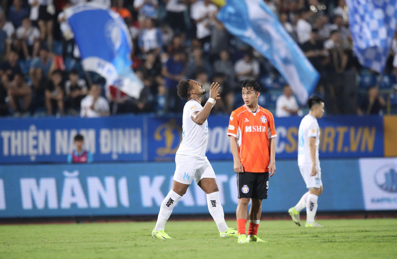 SHB Đà Nẵng thảm bại trên sân Thiên Trường ảnh 10 SHB Đà Nẵng thảm bại trên sân Thiên Trường ảnh 10