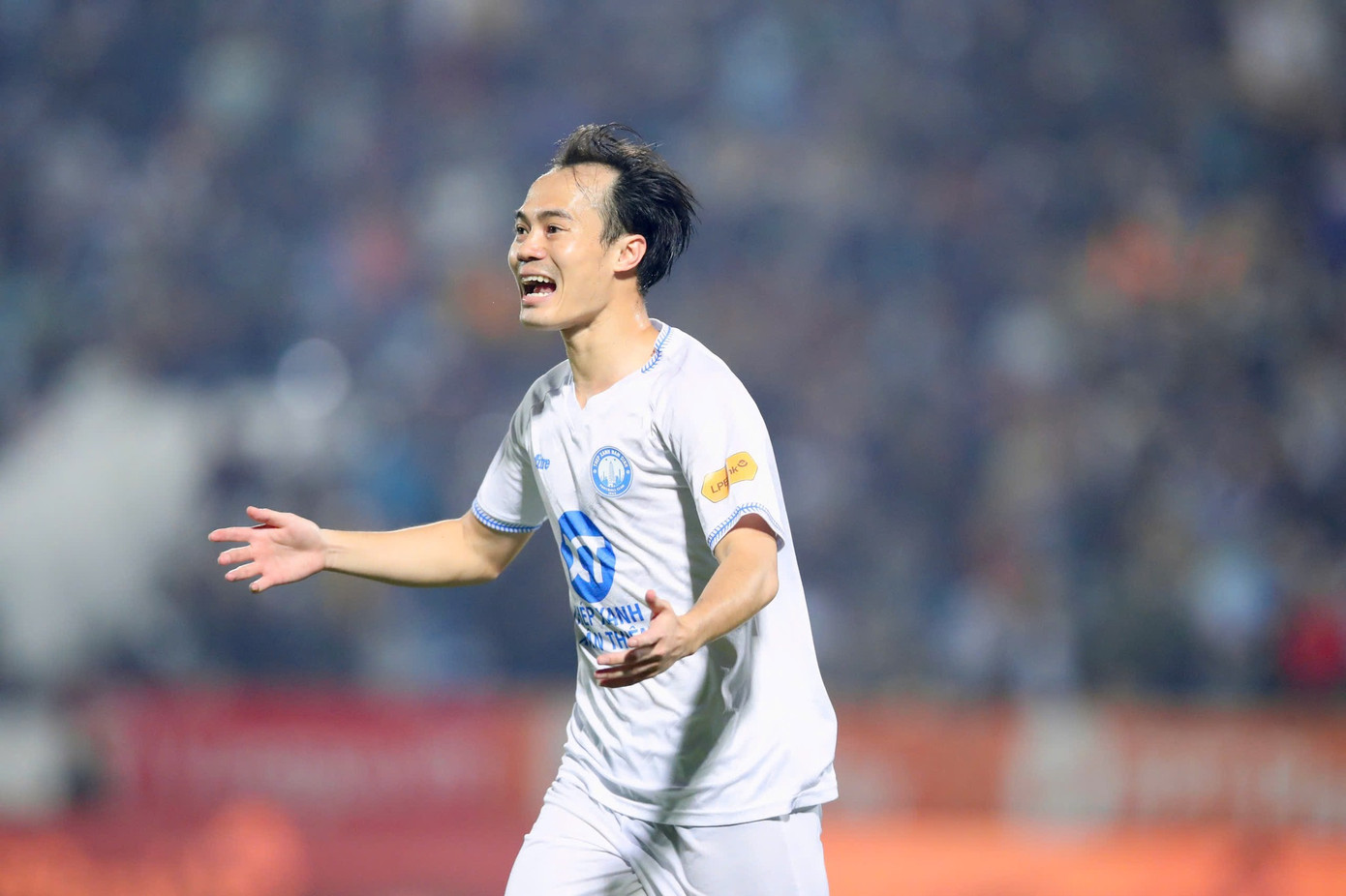 Văn Toàn trở lại giúp Nam Định chơi thăng hoa. Văn Toàn trở lại giúp Nam Định chơi thăng hoa.