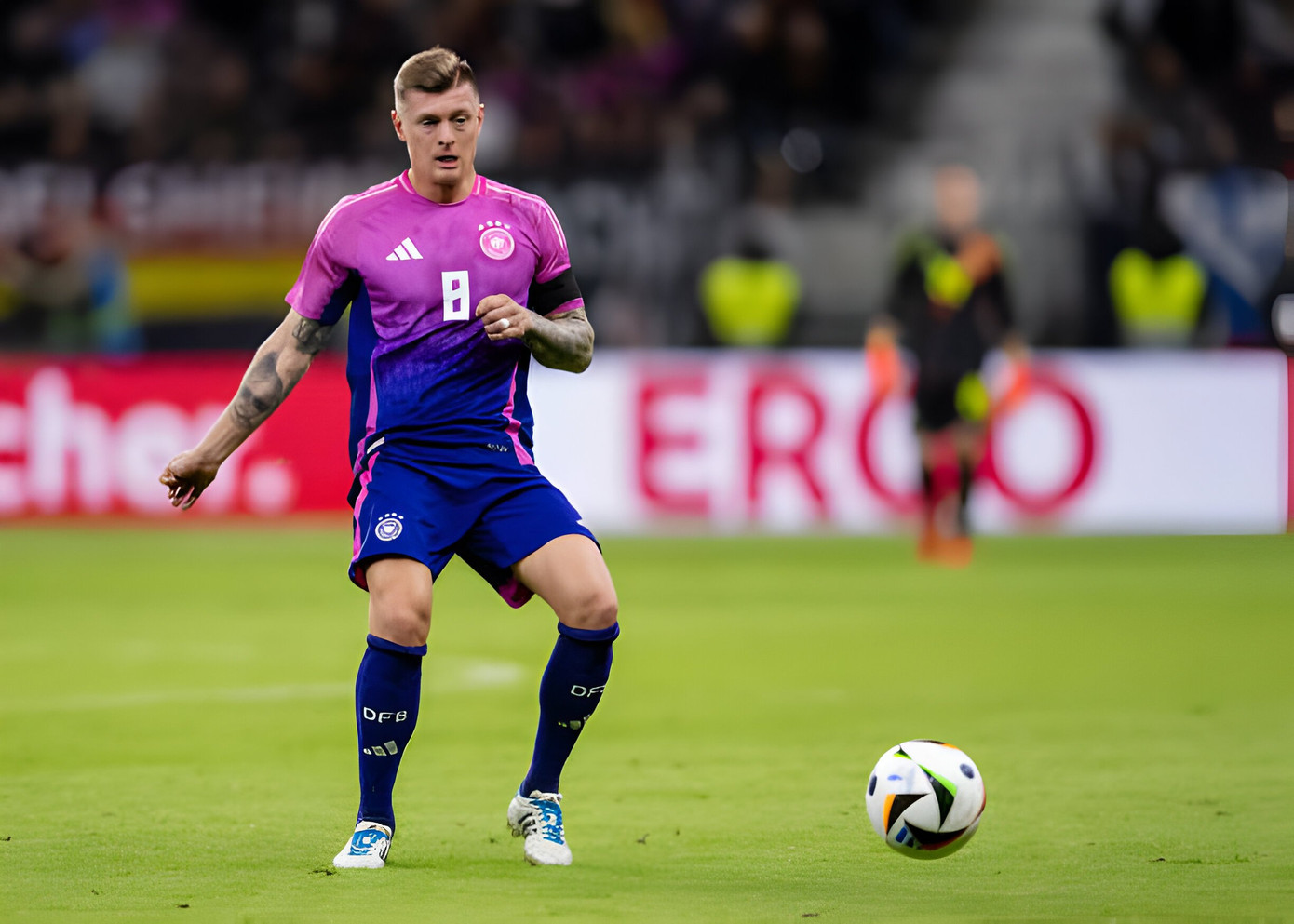 Toni Kroos sẽ dốc toàn lực cho những trận đấu cuối cùng của sự nghiệp tại EURO 2024. Quyết định trở lại đội tuyển của Kroos là sự thúc đẩy, củng cố niềm tin cho mục tiêu lấy lại thể diện ở giải đấu lớn của người Đức.