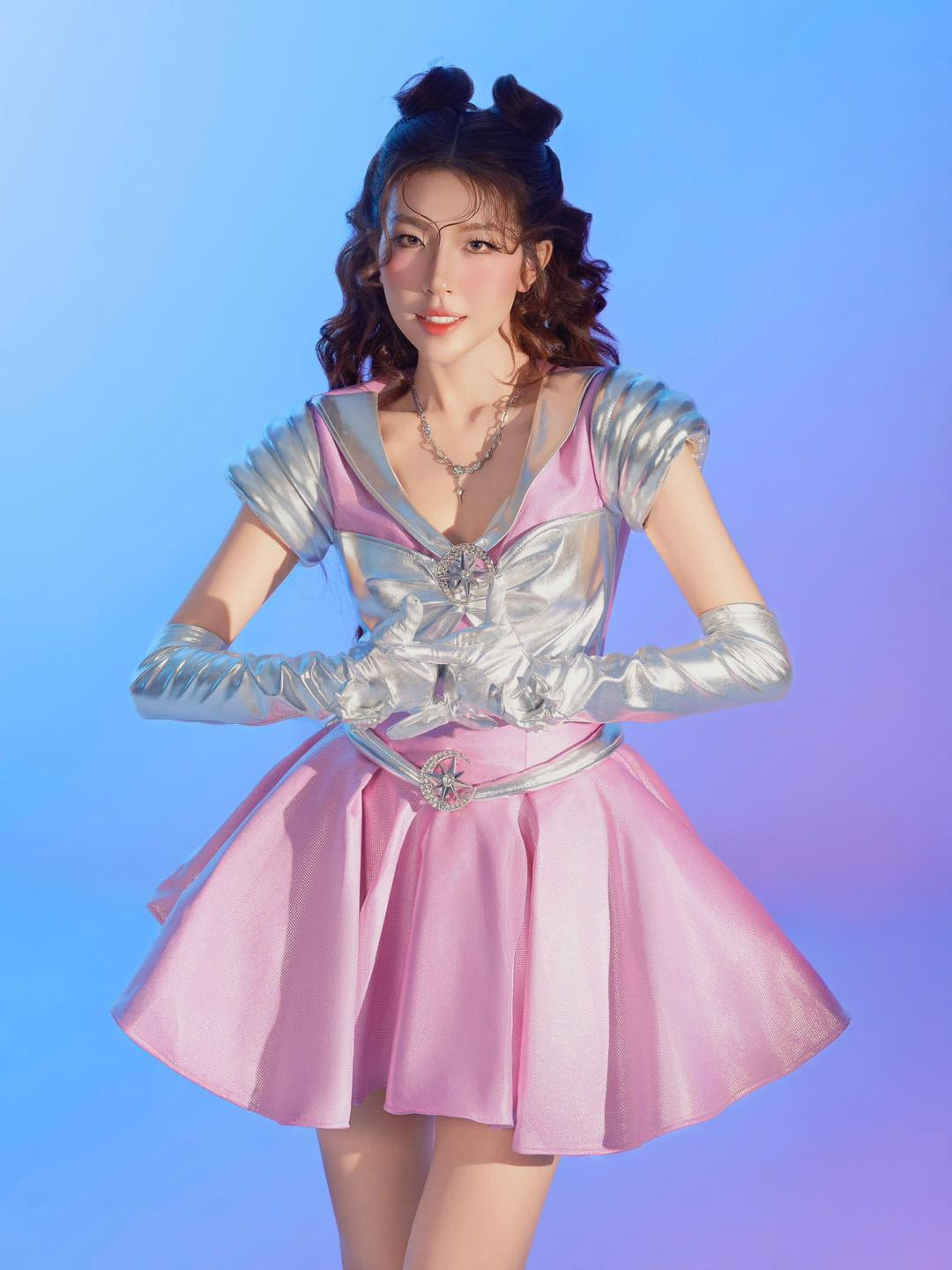 Tiếp theo là Lamoon, hiện tượng mới của nhạc Việt sau ca khúc Mặt trời trong bóng tối.