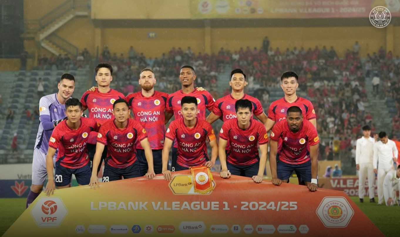 CAHN gặp khó vì lịch thi đấu dày. CAHN gặp khó vì lịch thi đấu dày.