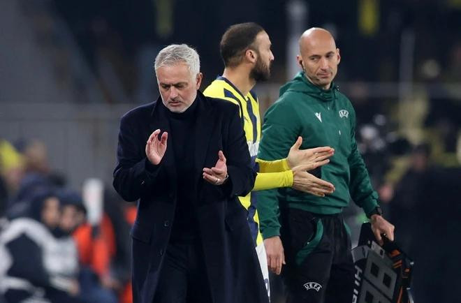 Mourinho vẫn đẳng cấp ở đấu cúp. Mourinho vẫn đẳng cấp ở đấu cúp.