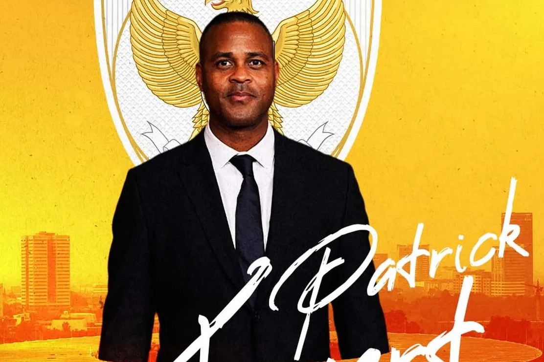 Kluivert làm HLV tuyển Indonesia.