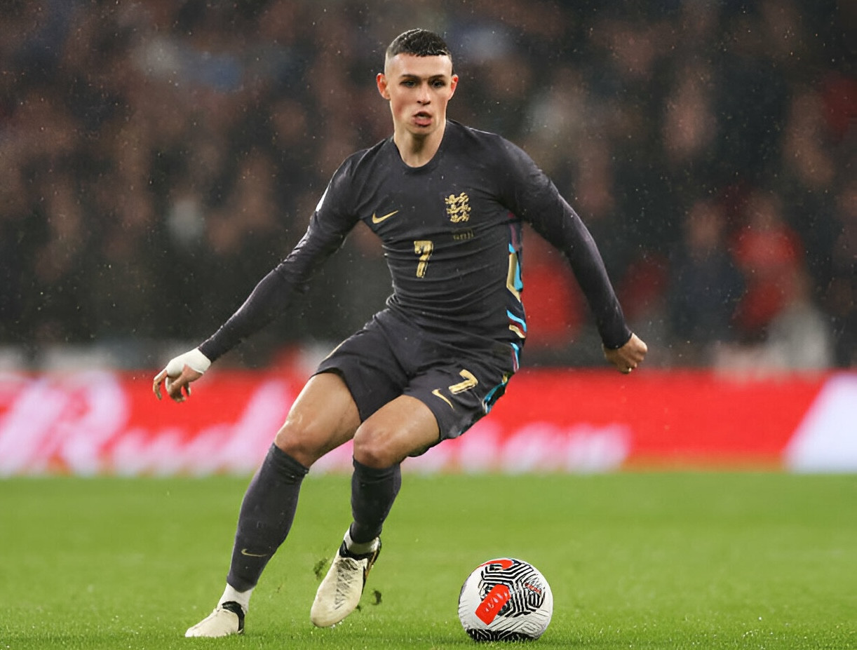 Phil Foden (Anh): Danh hiệu Cầu thủ hay nhất mùa là minh chứng cho phong độ của Foden ở mùa 2023/24. Dù vậy, tại EURO 2024, sao Man City chưa chắc đá chính, vì HLV Southgate có nhiều phương án. Chỉ riêng cầu thủ tấn công thuận chân trái, HLV Southgate đang có Foden, Bukayo Saka và Cole Palmer, đều đạt phong độ cao.