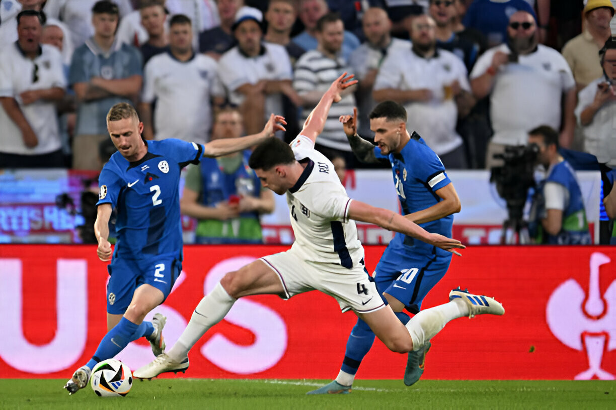  Slovenia ăn mừng khi cầm hoà Anh ảnh 18