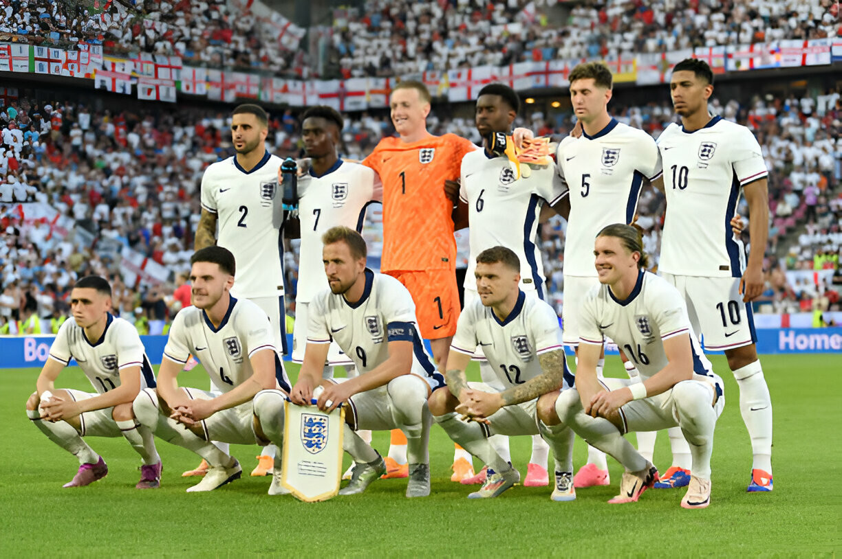  Slovenia ăn mừng khi cầm hoà Anh ảnh 13