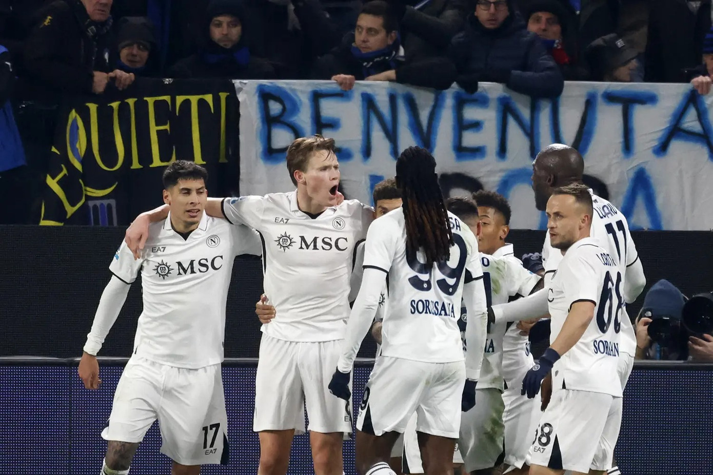 Napoli sẵn sàng 100% thể lực đối đầu Juventus.