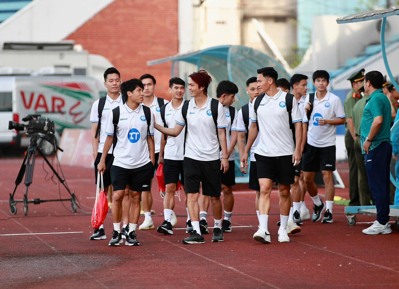 Tp Hồ Chí Minh chia điểm Nam Định trong trận cầu 2 thẻ đỏ ảnh 5 Tp Hồ Chí Minh chia điểm Nam Định trong trận cầu 2 thẻ đỏ ảnh 5