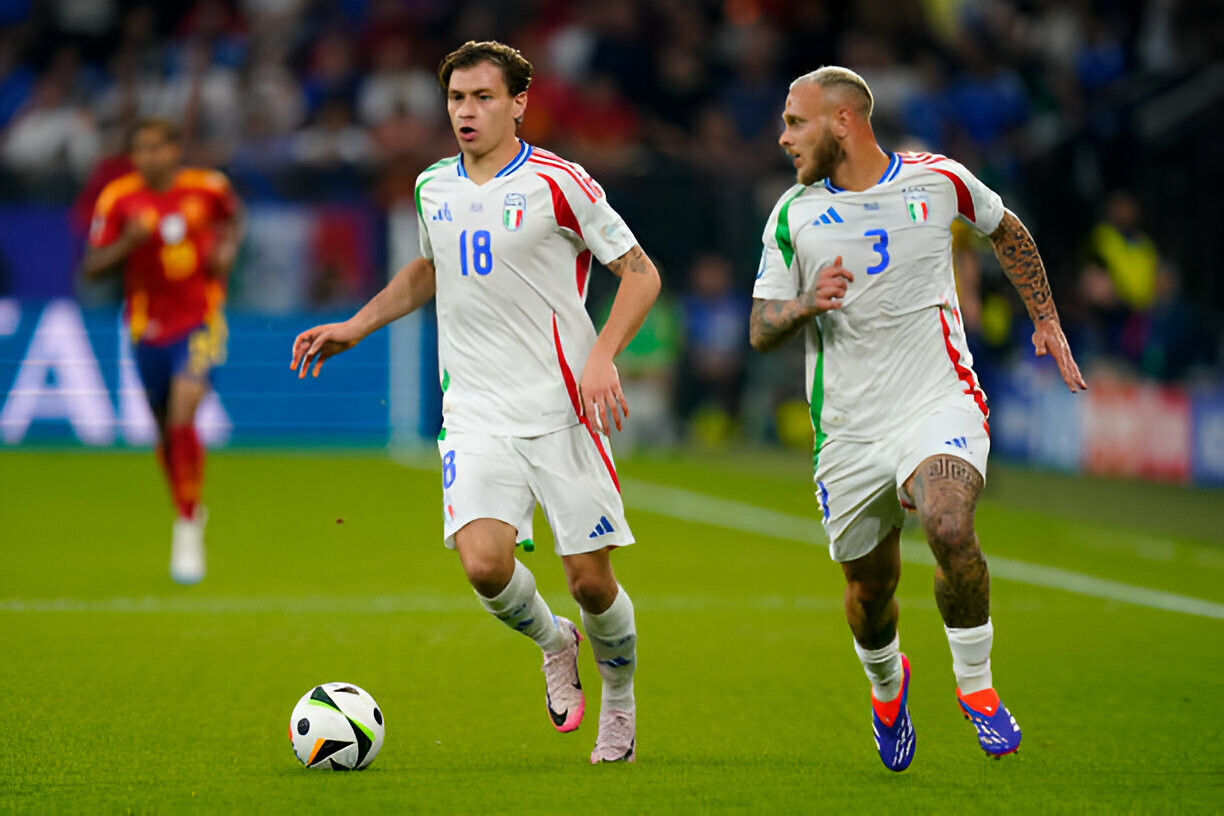  Thắng Italia, Tây Ban Nha độc chiếm ngôi đầu bảng B cùng tấm vé đi tiếp ảnh 17