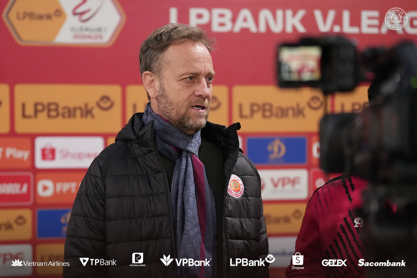 CAHN bất lực trước 10 cầu thủ SLNA ảnh 6 CAHN bất lực trước 10 cầu thủ SLNA ảnh 6