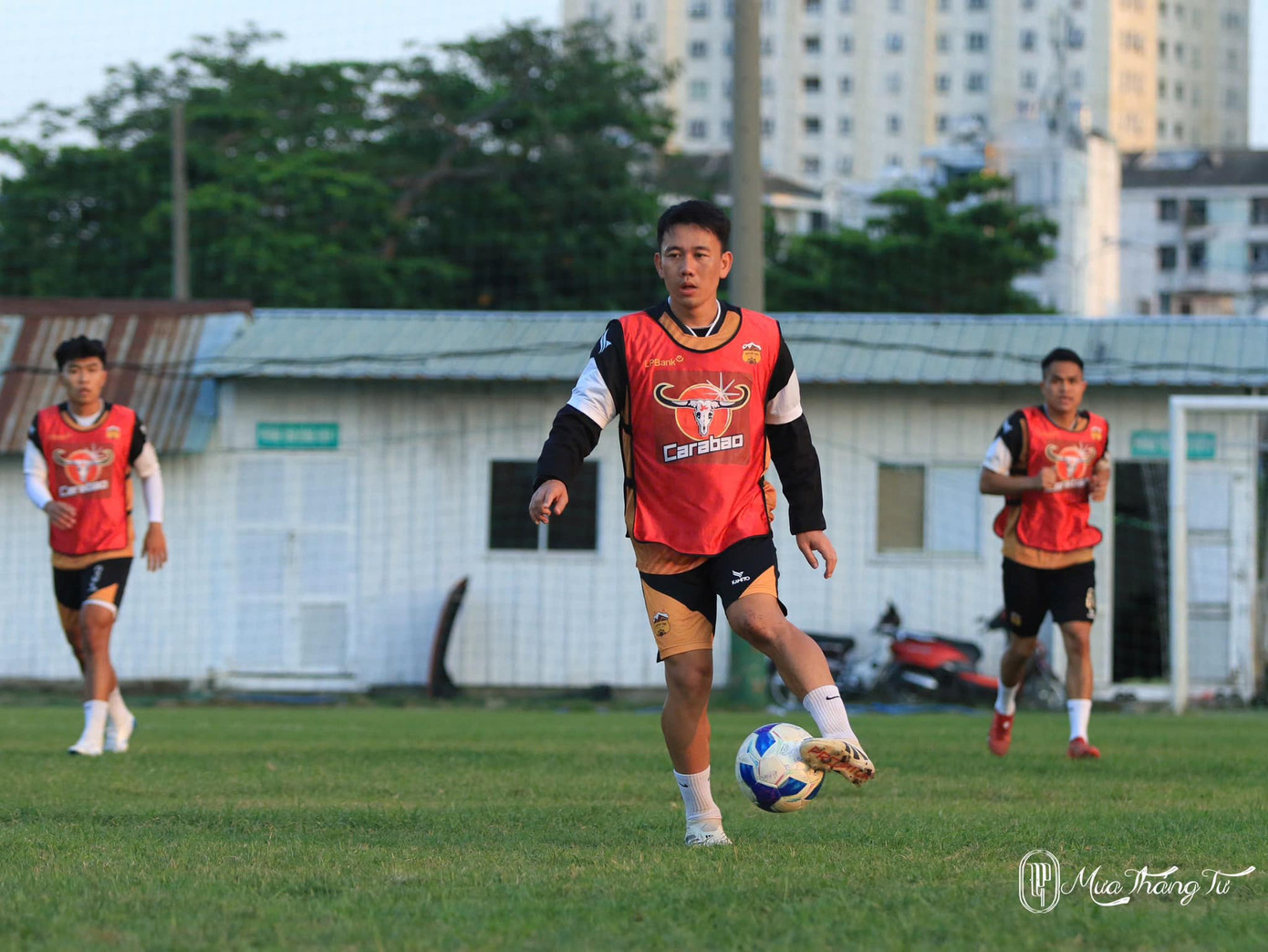 Minh Vương trong buổi tập mới nhất với HAGL. Ảnh: Fanpage HAGL. Minh Vương trong buổi tập mới nhất với HAGL. Ảnh: Fanpage HAGL.