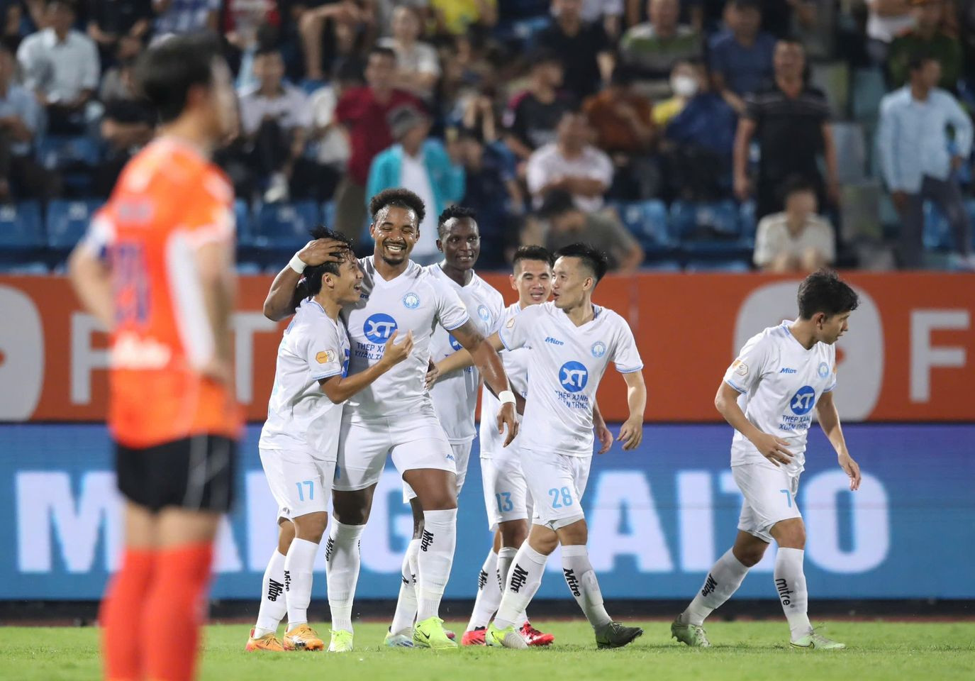 SHB Đà Nẵng thảm bại trên sân Thiên Trường ảnh 11 SHB Đà Nẵng thảm bại trên sân Thiên Trường ảnh 11