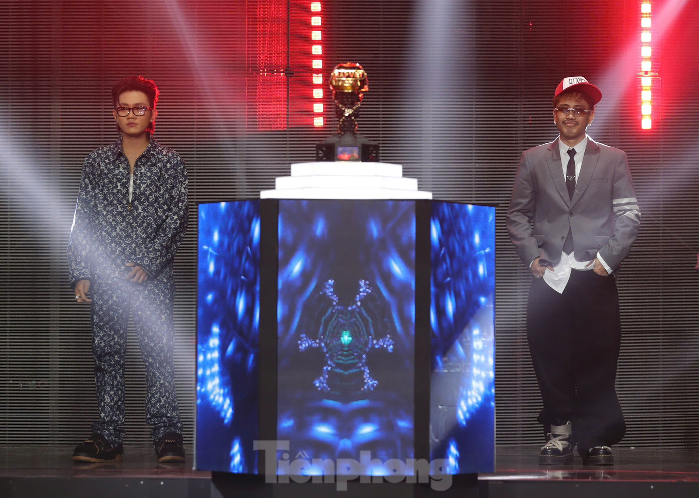 Robber, Gill và Manbo được xướng tên cho top 3 Rap Việt mùa 4. Đây là kết quả nằm trong dự đoán của khán giả từ đầu, khi Robber và Gill áp đảo phần còn lại. Trong khi đó, Manbo có lợi thế được số đông khán giả ủng hộ, bỏ phiếu, do đó học trò của Karik vượt lên nhiều đối thủ để chen chân vào top 3.