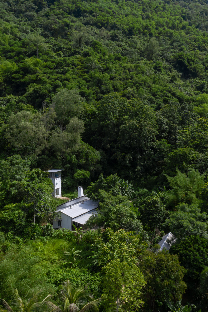 Thiết kế phản ánh sự tôn trọng đối với cảnh quan thiên nhiên, duy trì lối sống hài hòa trong khi cung cấp một môi trường sống chất lượng cao, linh hoạt và bền vững. Thiết kế phản ánh sự tôn trọng đối với cảnh quan thiên nhiên, duy trì lối sống hài hòa trong khi cung cấp một môi trường sống chất lượng cao, linh hoạt và bền vững.