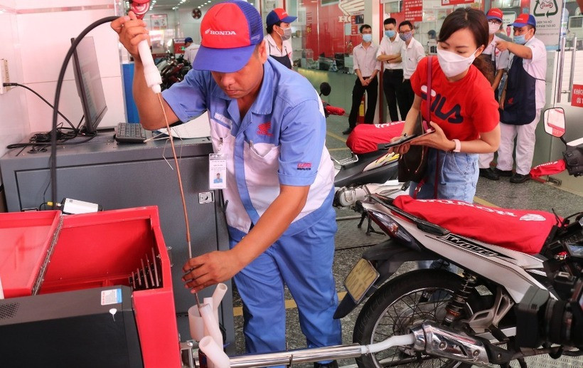 Cục ĐKVN sẽ yêu cầu các cơ sở kiểm định khí thải có diện tích tối thiểu cho khu vực kiểm định khí thải là 15 m2/1 thiết bị. Ảnh: Báo Giao thông.