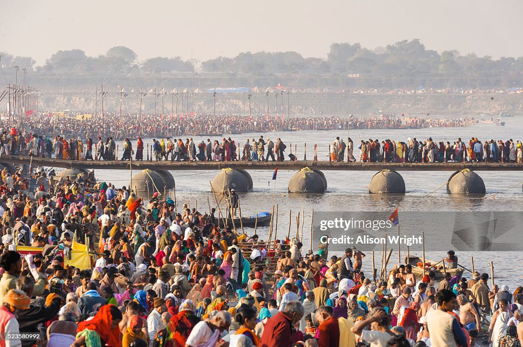 Lễ hội Kumbh Mela năm 2013 ở Prayagraj. Ảnh: Getty. Lễ hội Kumbh Mela năm 2013 ở Prayagraj. Ảnh: Getty.