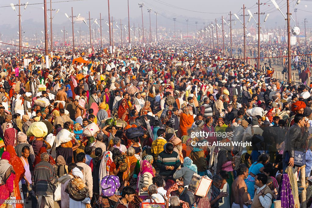 Lễ hội Kumbh Mela năm 2013 ở Prayagraj. Ảnh: Getty. Lễ hội Kumbh Mela năm 2013 ở Prayagraj. Ảnh: Getty.