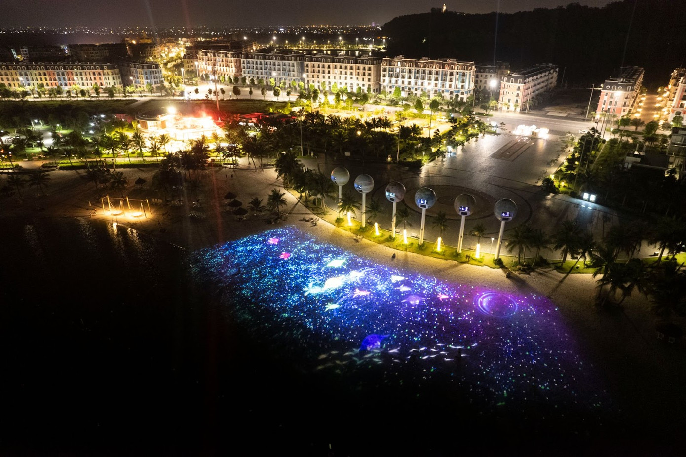 Show 3D Mapping là điểm nhấn nghệ thuật độc đáo khiến cả không gian mang đậm tinh thần lễ hội (Nguồn: Dragon Ocean Đồ Sơn) Show 3D Mapping là điểm nhấn nghệ thuật độc đáo khiến cả không gian mang đậm tinh thần lễ hội (Nguồn: Dragon Ocean Đồ Sơn)