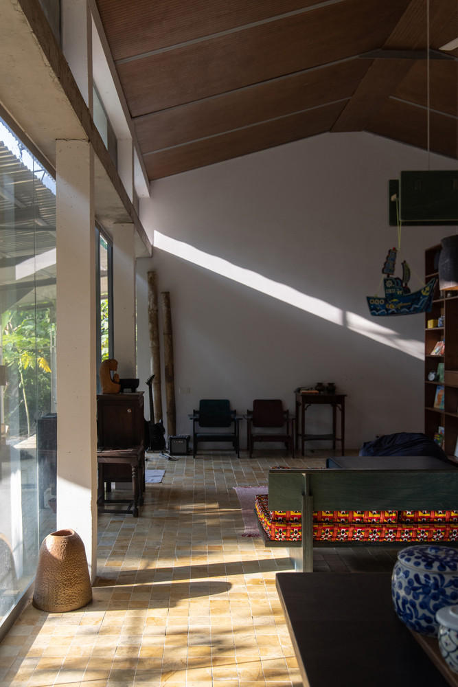 Các công trình phụ trợ bao gồm một tháp nước và một nhà khách bên cạnh gara. Những không gian này không chỉ đáp ứng các nhu cầu cơ bản mà còn cung cấp các chức năng bổ sung để sử dụng thường xuyên. Các công trình phụ trợ bao gồm một tháp nước và một nhà khách bên cạnh gara. Những không gian này không chỉ đáp ứng các nhu cầu cơ bản mà còn cung cấp các chức năng bổ sung để sử dụng thường xuyên.