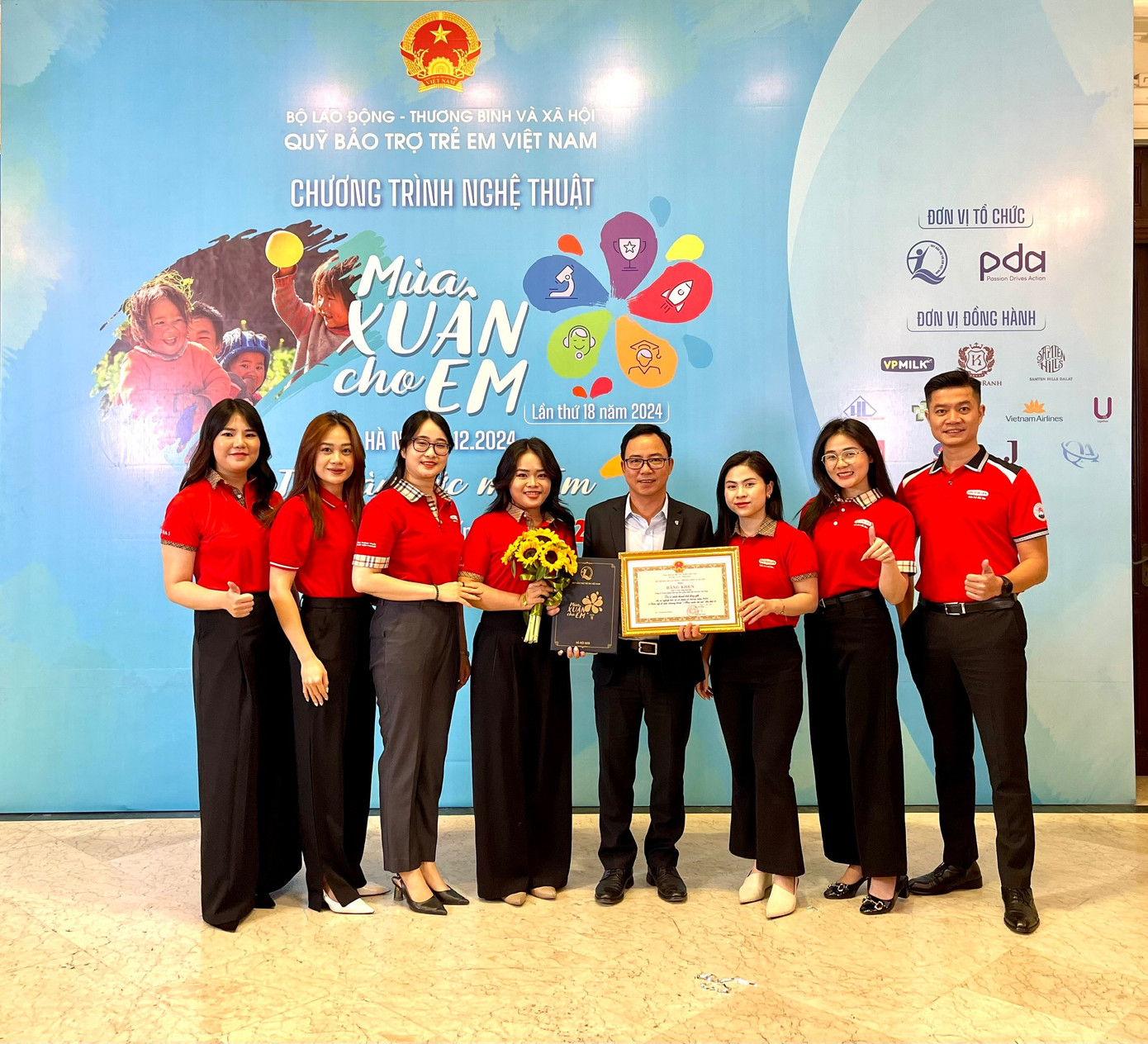 Các thành viên Dai-ichi Life Việt Nam tại chương trình “Mùa Xuân Cho Em” lần thứ 18 do Quỹ Bảo trợ trẻ em Việt Nam tổ chức. Các thành viên Dai-ichi Life Việt Nam tại chương trình “Mùa Xuân Cho Em” lần thứ 18 do Quỹ Bảo trợ trẻ em Việt Nam tổ chức.