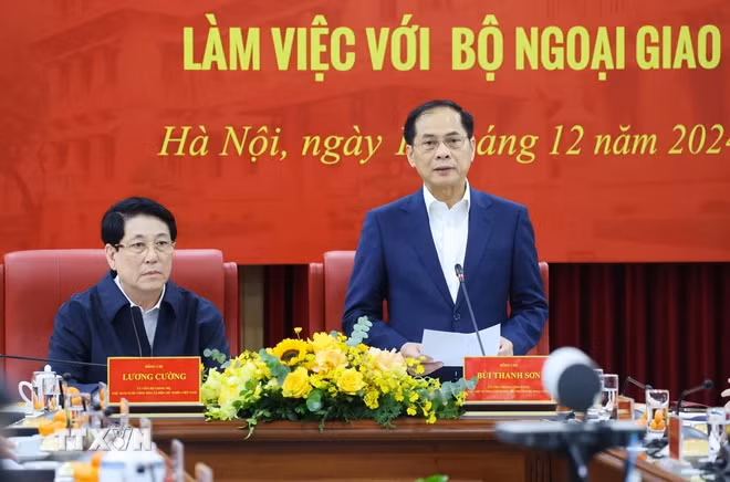 Phó Thủ tướng, Bộ trưởng Bộ Ngoại giao Bùi Thanh Sơn phát biểu. (Ảnh: Lâm Khánh/TTXVN) Phó Thủ tướng, Bộ trưởng Bộ Ngoại giao Bùi Thanh Sơn phát biểu. (Ảnh: Lâm Khánh/TTXVN)