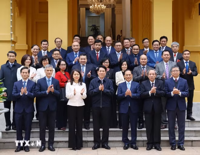 Chủ tịch nước Lương Cường với các đại biểu. (Ảnh: Lâm Khánh/TTXVN) Chủ tịch nước Lương Cường với các đại biểu. (Ảnh: Lâm Khánh/TTXVN)