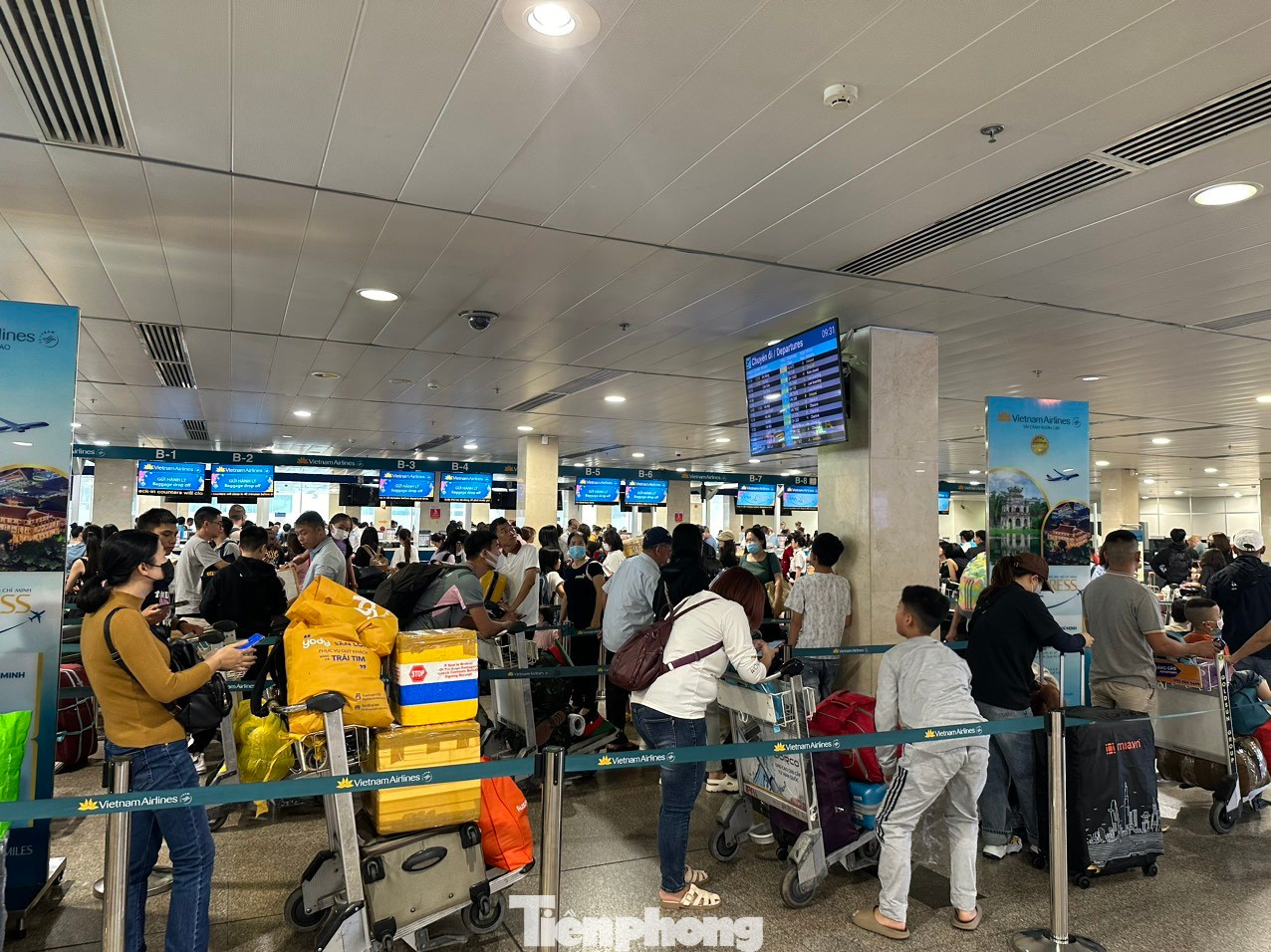 Trên trục Bắc - Nam trước và sau Tết nhu cầu hành khách đi máy bay chênh lệch rất cao, các hãng bay phải chấp nhận bay rỗng để đảm bảo quay vòng tàu bay. Ảnh: Lộc Liên. Trên trục Bắc - Nam trước và sau Tết nhu cầu hành khách đi máy bay chênh lệch rất cao, các hãng bay phải chấp nhận bay rỗng để đảm bảo quay vòng tàu bay. Ảnh: Lộc Liên.