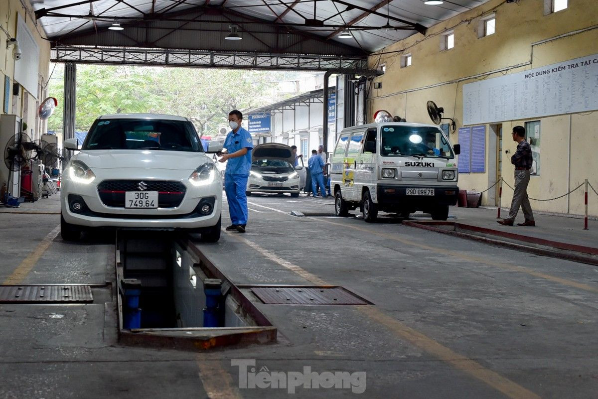 Từ 1/1/2025 sẽ bỏ xuất trình giấy biên nhận thế chấp của ngân hàng khi đăng kiểm với ô tô trả góp hoặc thế chấp ngân hàng. Từ 1/1/2025 sẽ bỏ xuất trình giấy biên nhận thế chấp của ngân hàng khi đăng kiểm với ô tô trả góp hoặc thế chấp ngân hàng.