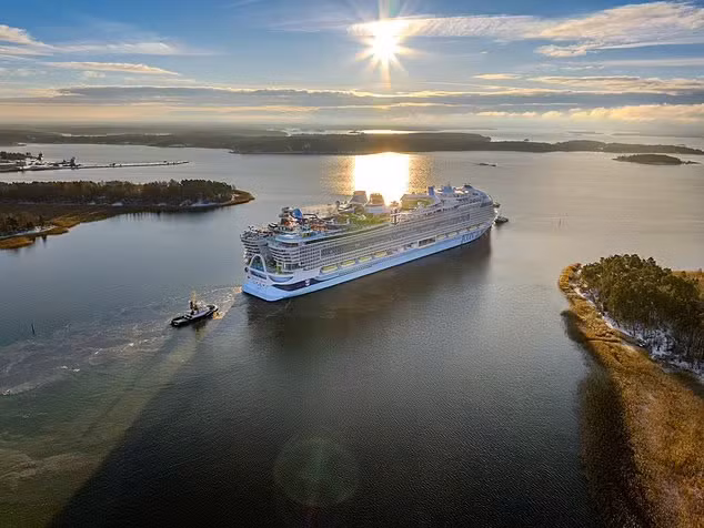 Cảnh báo từ Bộ Ngoại giao Mỹ đã buộc các công ty du thuyền như Royal Caribbean phải loại Colima khỏi lịch trình cập cảng của mình. Ảnh: Daily Mail.