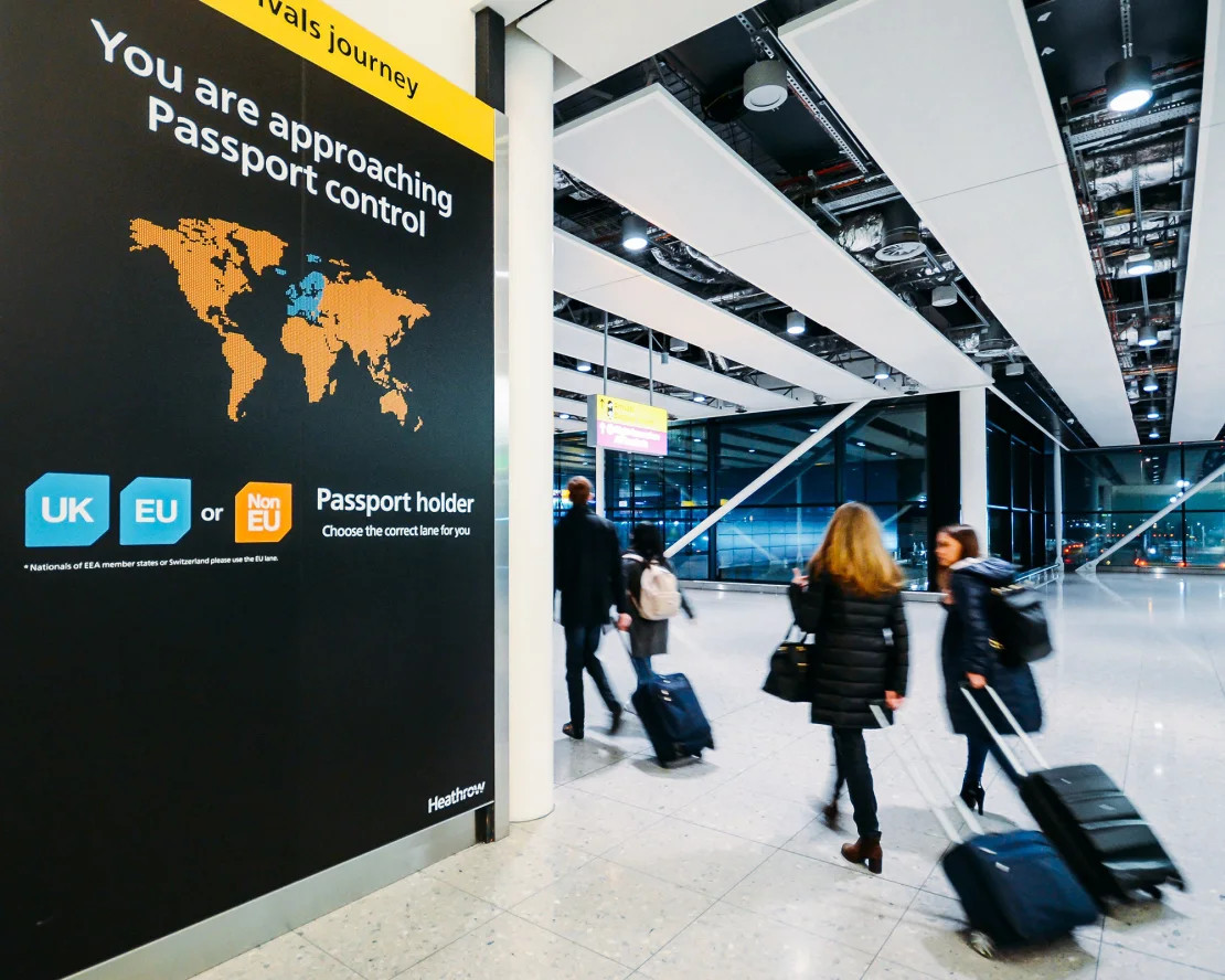 Chi phí bay tới Anh đang ngày càng đắt đỏ khiến du khách chán nản. Ảnh: Getty.