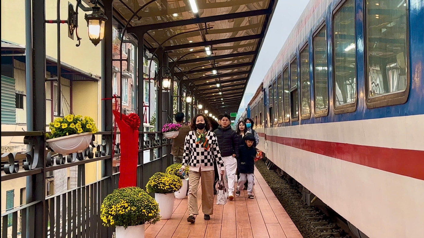 Nhờ sự đầu tư về kiến trúc nên ngay sau khi được đưa vào sử dụng, ke ga Long Biên nhanh chóng thu hút rất đông người dân và du khách đến check-in. Theo Tổng Công ty ĐSVN, mặc dù thi công trong điều kiện còn hạn chế như mặt bằng thi công chật hẹp, vừa phải tổ chức thi công, vừa phải đảm bảo an toàn chạy tàu và đón tiễn khách đi tàu, nhưng ke ga Long Biên vẫn về đích đúng tiến độ, để kịp đưa vào phục vụ hành khách trong dịp cao điểm Tết Dương lịch và Tết Nguyên đán.