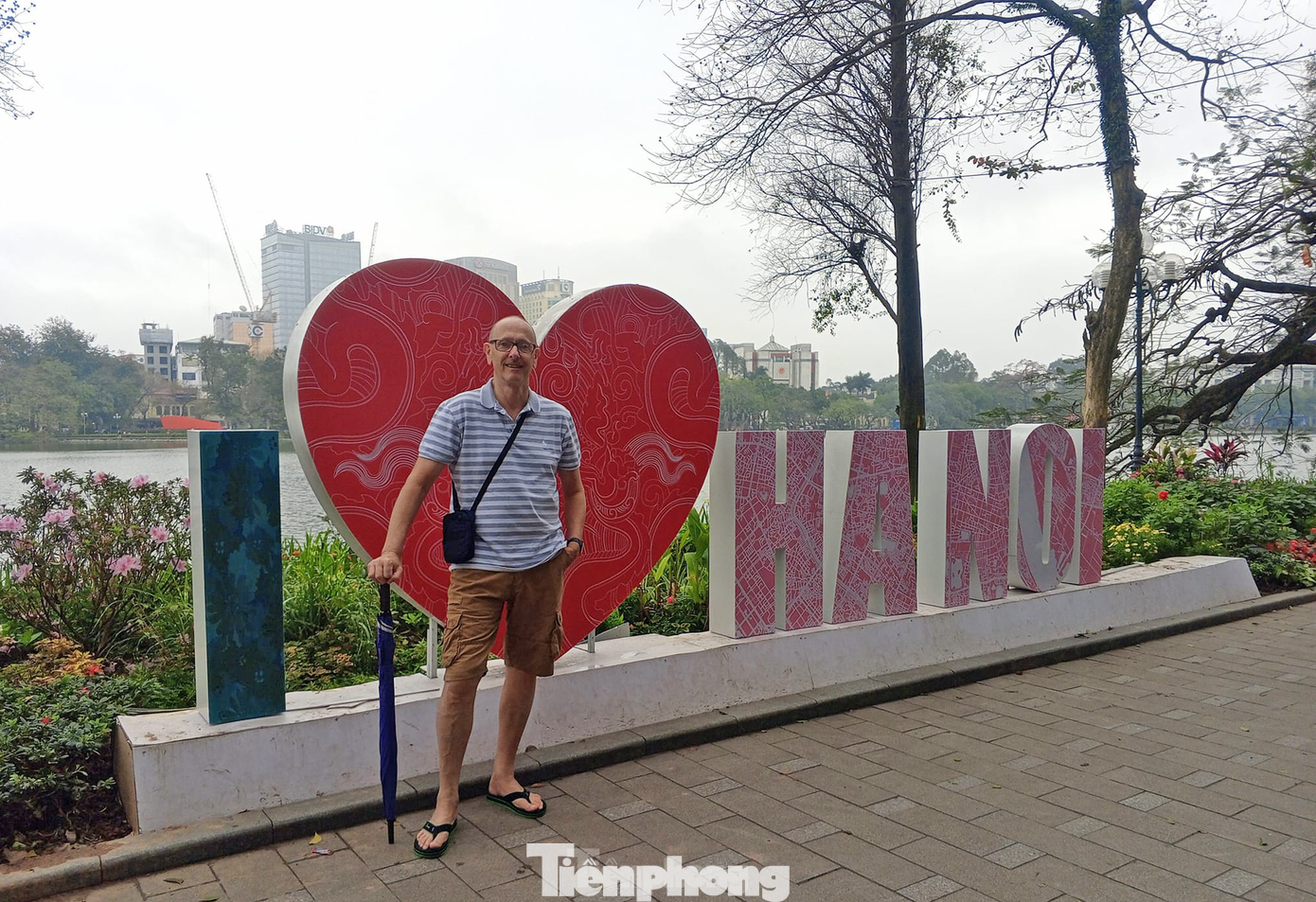 Lawson đang nghiêm túc suy nghĩ về việc sẽ đến Việt Nam định cư lâu dài, vì quá mê các món ăn ở Hà Nội. Lawson đang nghiêm túc suy nghĩ về việc sẽ đến Việt Nam định cư lâu dài, vì quá mê các món ăn ở Hà Nội.