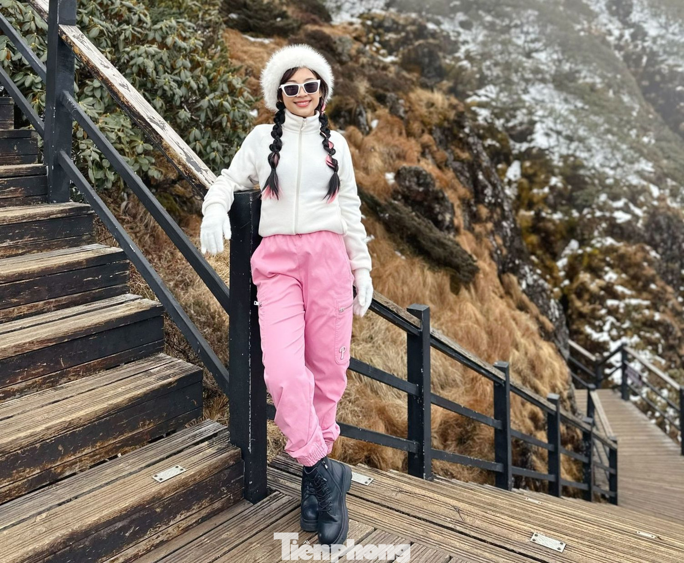 Chị Lương Nguyệt trong chuyến leo núi ở tỉnh Vân Nam, Trung Quốc mới đây. Ảnh: NVCC.