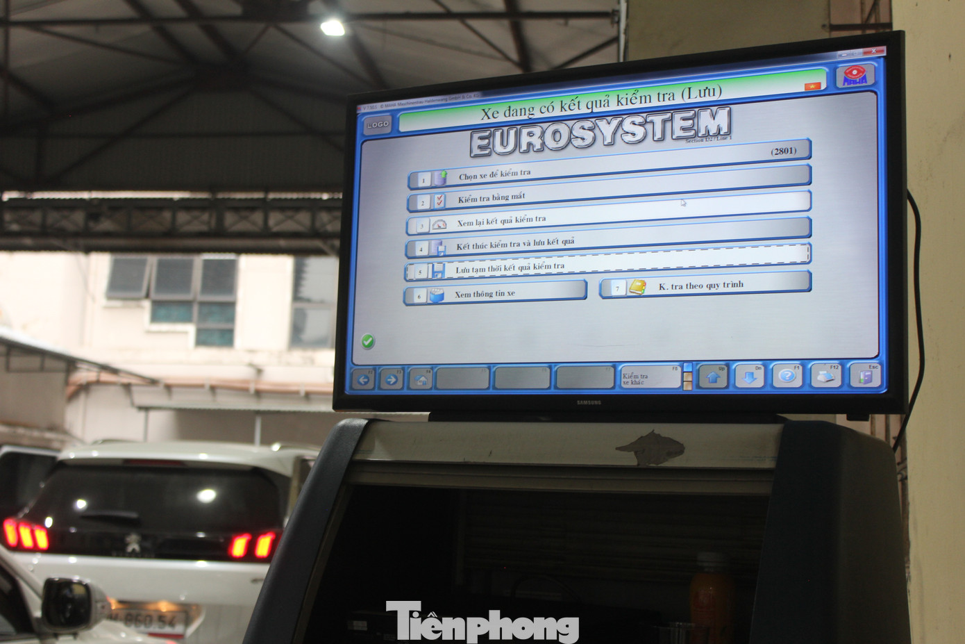 Bởi lẽ, trong khi giá thuê mặt bằng, chi phí điện, nước, thuê nhân sự,…ngày càng tăng cao thì suốt 10 năm qua, giá dịch vụ kiểm định lại không tăng. Điều này khiến các TTĐK rơi vào tình trạng khó khăn, nhất là trong bối cảnh lượng ô tô kiểm định sụt giảm như hiện tại.