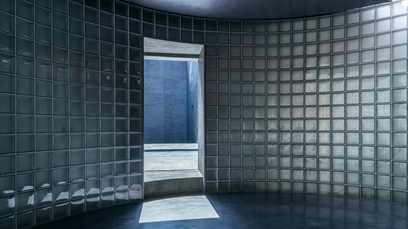 Ngôi nhà đóng vai trò là nơi sinh hoạt gặp gỡ, khuyến khích sự trao đổi, tương tác giữa các cá nhân và nghệ sỹ đa ngành. Đây cũng là một nơi để lưu trú hoàn hảo.