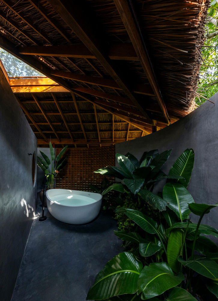 Không gian nhà tắm mang đúng phong cách hòa trộn với thiên nhiên.