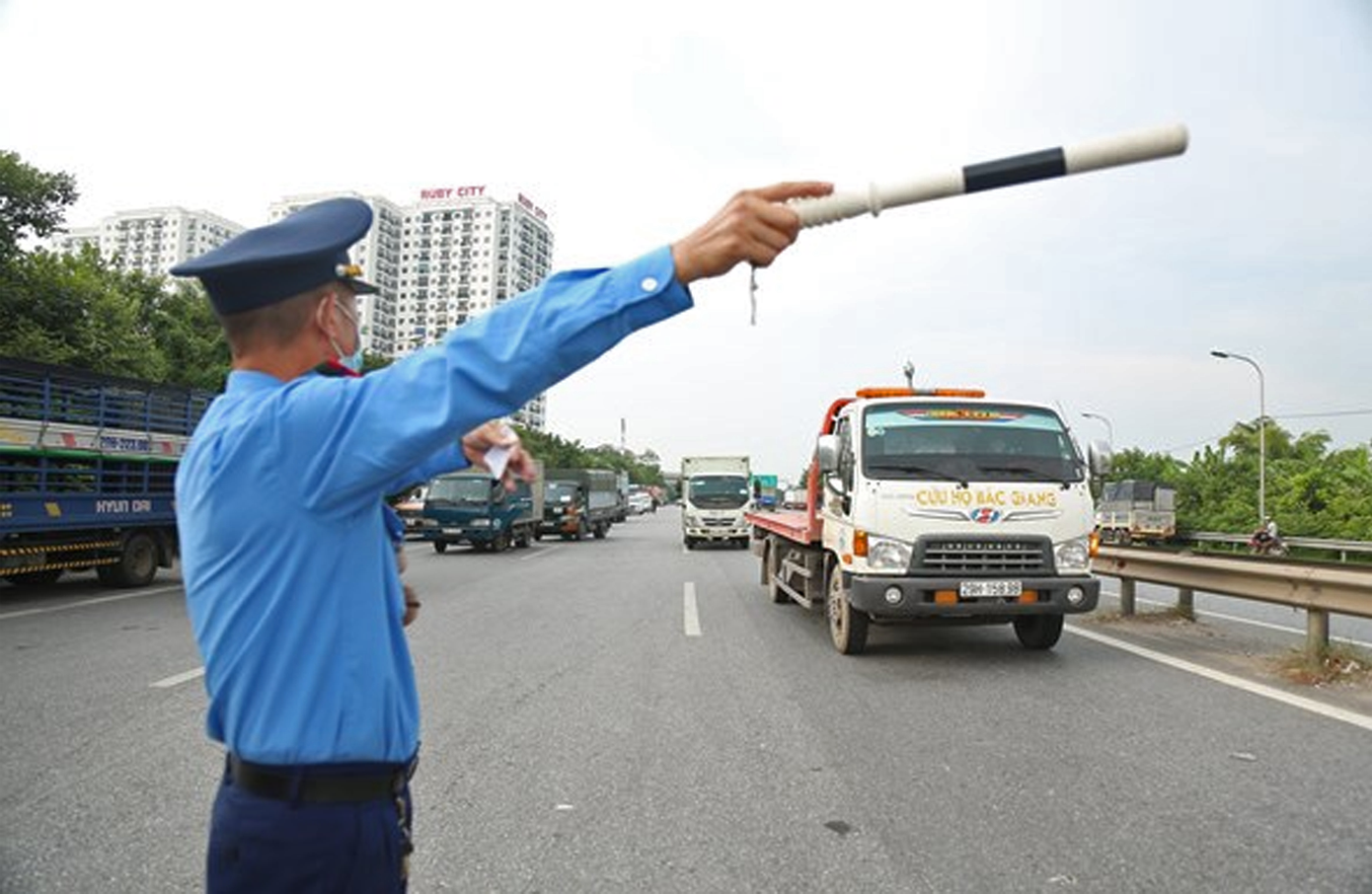 Trong vòng 10 ngày kể từ khi có quyết định thu hồi phù hiệu, bắt buộc phải dừng hoạt động kinh doanh đối với xe bị thu hồi. Ảnh: Bộ Giao thông vận tải.