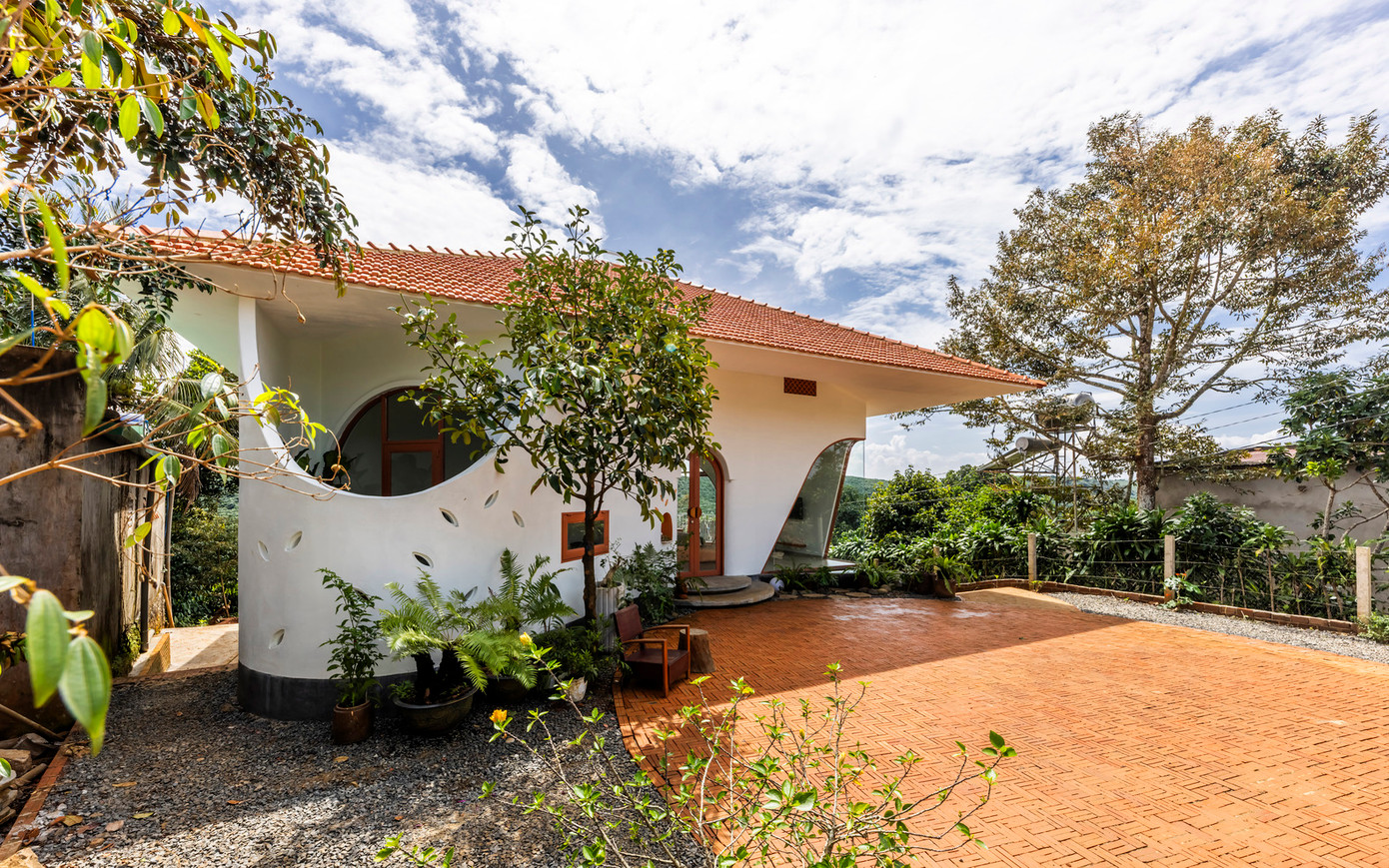 Ngôi nhà được coi là minh chứng cho sự kết hợp hoàn hảo giữa tính thẩm mỹ, công năng và giá trị sống bền vững.